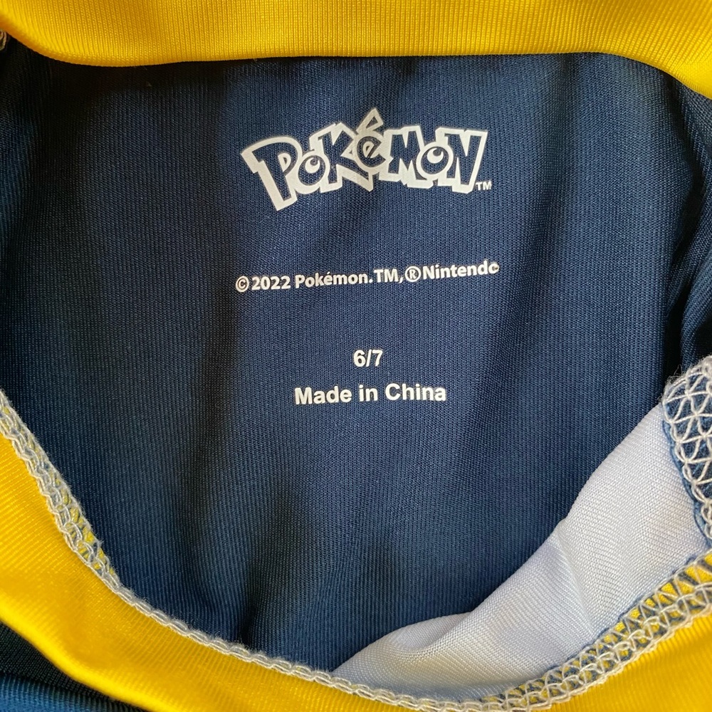 Pokémon 6/7T RashGuard - Picture 4 of 5